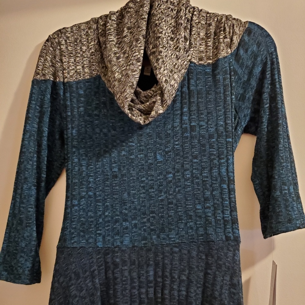 Dress - Picture 2 of 4